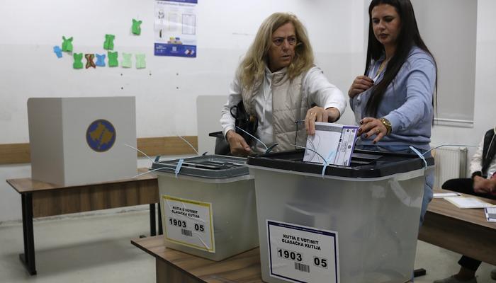 Kosova’da halk yerel seçim için sandık başında