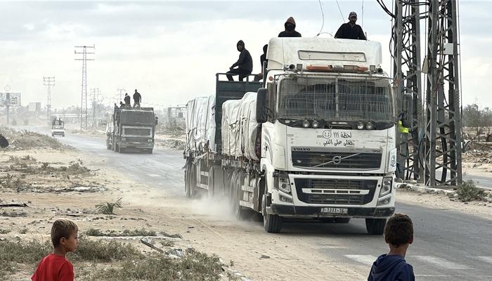 Ateşkesin ardından Gazze’ye insani yardım tırlarının girişi başladı