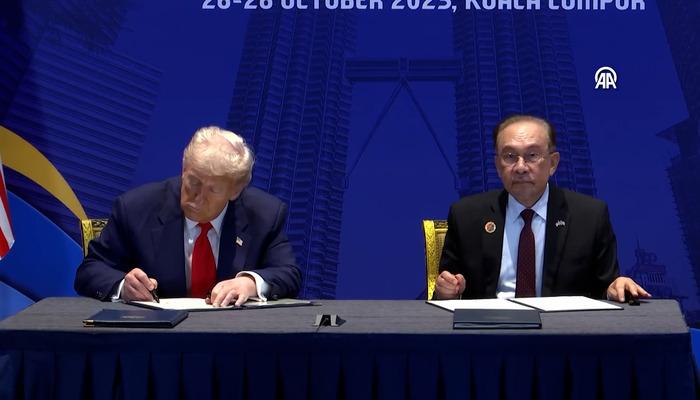 ABD Başkanı Trump, Doha’da yakıt molası sırasında Katar Emiri Al Sani ile görüştü