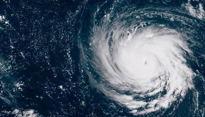 Karayipler’de kasırga alarmı! Saatte 220 km hıza ulaştı