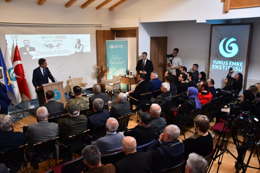 Kosova’da “Kağıt üzerinde ayrıldık, kağıt üzerinde birleşiyoruz” söyleşisi düzenlendi