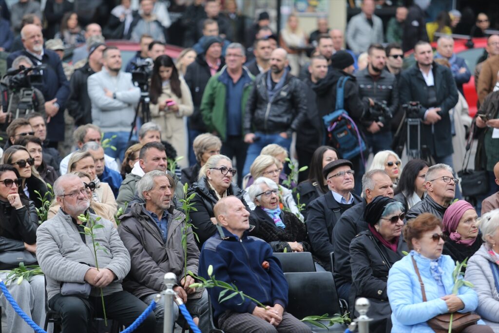 Balkanlar’ın tanınmış şarkıcılarından Beslic, son yolculuğuna uğurlandı