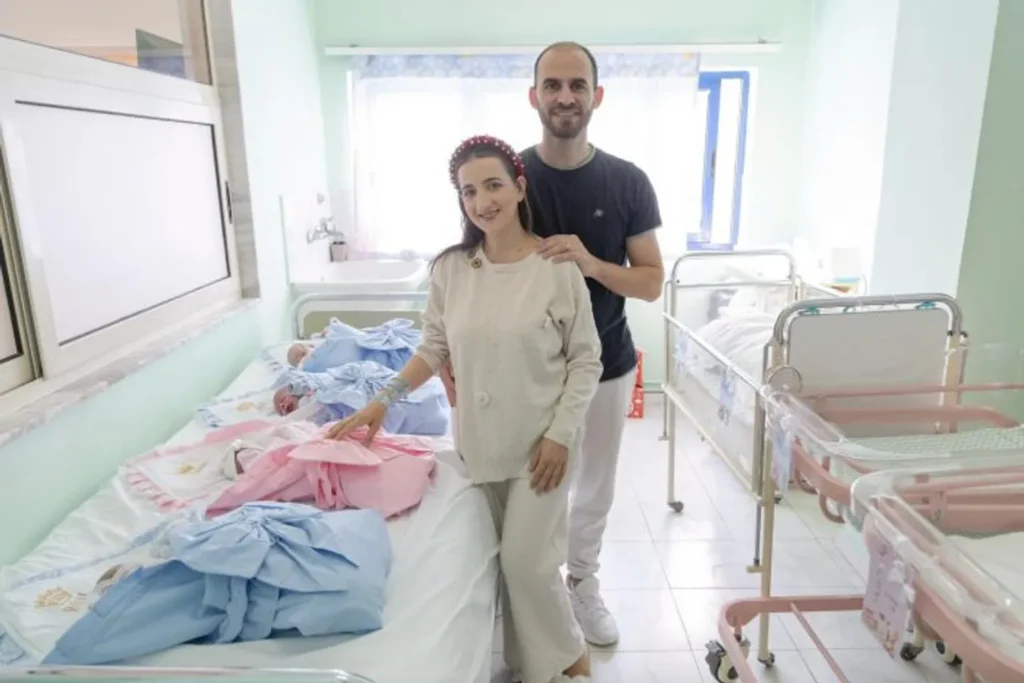Tiran’da doğal gebelikle dördüz bebek dünyaya geldi