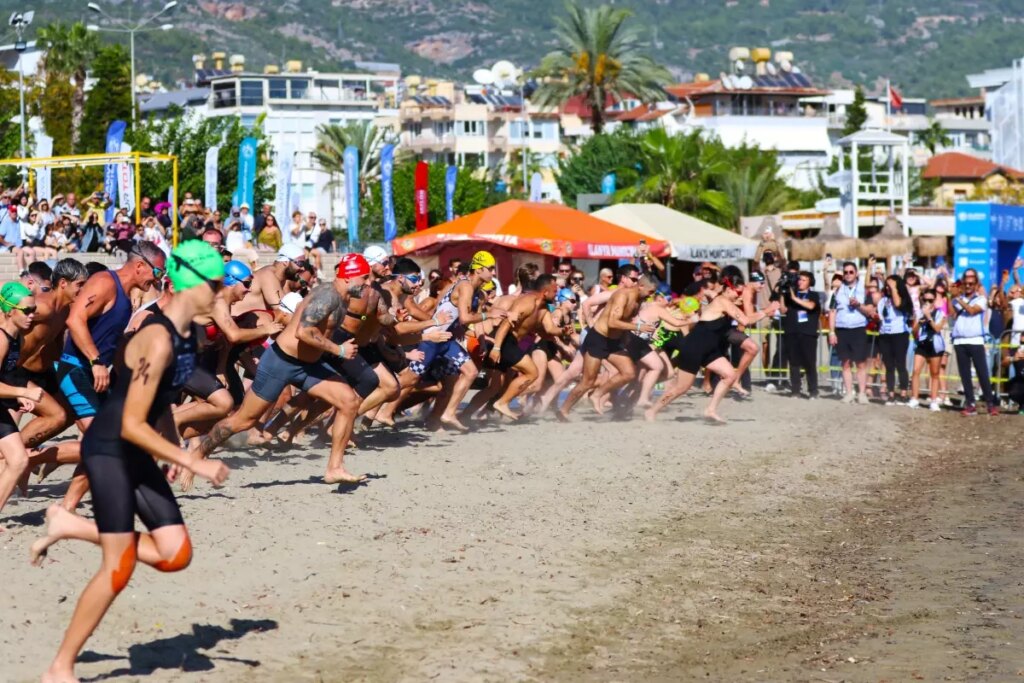 34. Alanya Triatlonu Renkli Görüntülerle Başladı