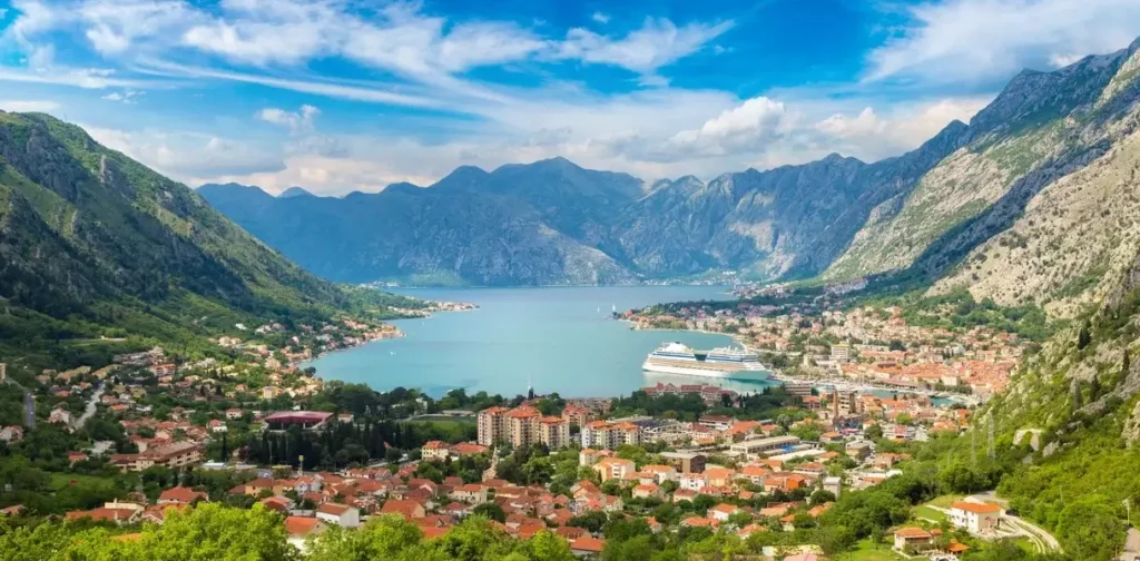 Karadağ, Özbekistan vatandaşları için vizesiz rejimi kaldırdı