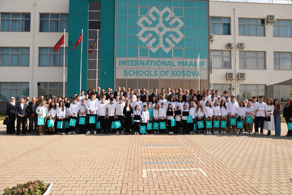 Kosova Uluslararası Maarif Okulları başarılı öğrencilerini ödüllendirdi