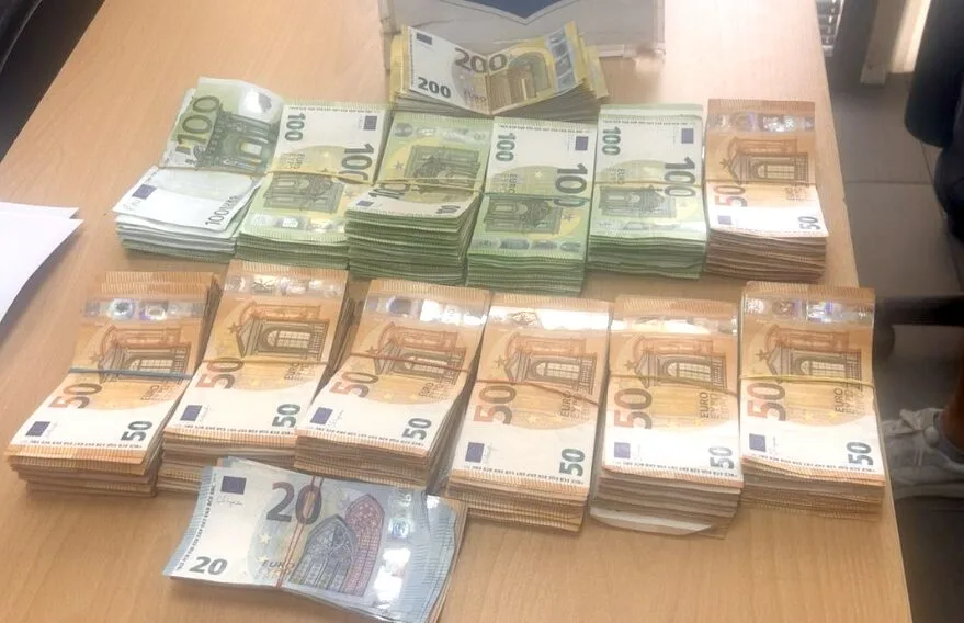 Bulgaristan-Türkiye sınırında 101 bin 800 avro ele geçirildi