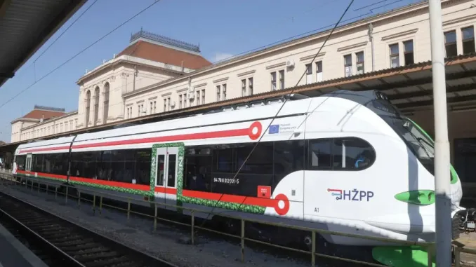 Hırvatistan’da çevre dostu akülü tren seferlere başladı