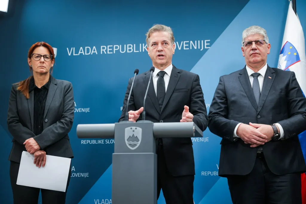 Slovenya’da bir kişinin öldürüldüğü şiddet olayının ardından iki bakan istifa etti