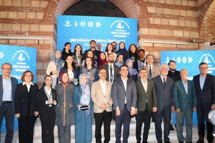 Bursa’da “YTB Bir Dünya Edebiyat Ödülleri” sahiplerini buldu
