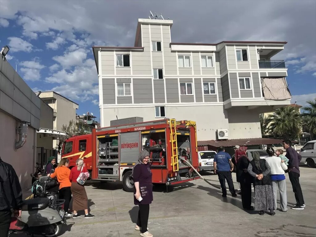 Pamukkale’de İki Katlı Binada Yangın: Kadın Hastaneye Kaldırıldı