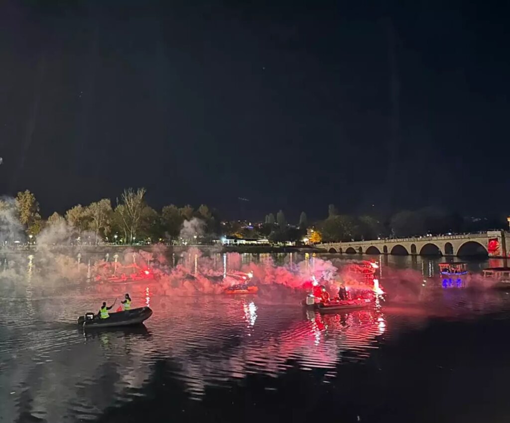 Edirne’de Cumhuriyet Bayramı Kutlamaları Meriç Nehri’nde Kayıklarla Gerçekleşti