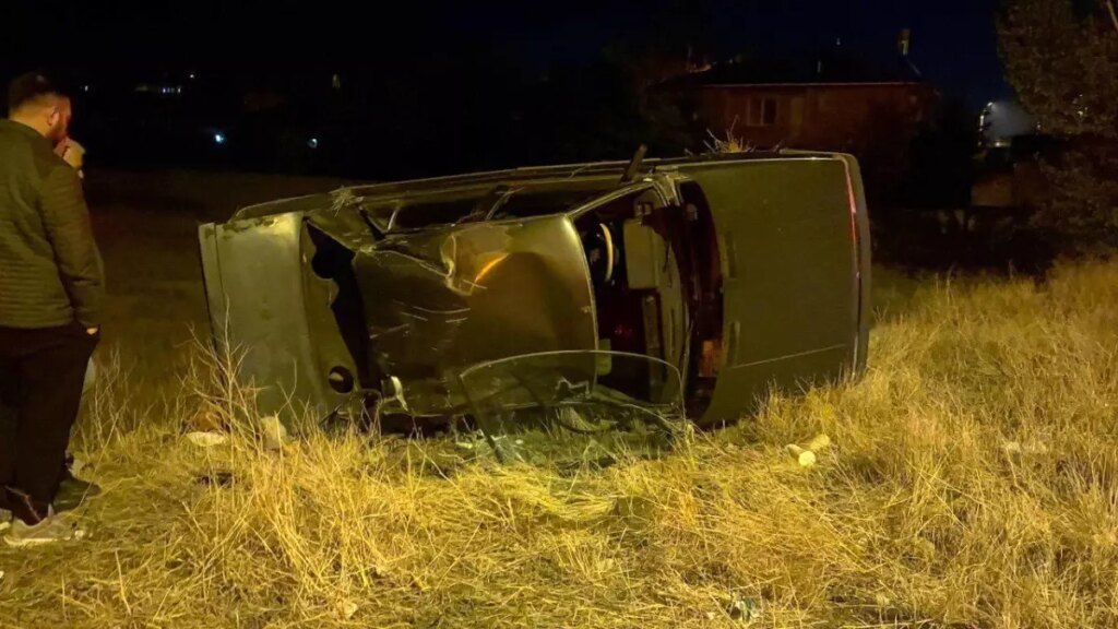 Erzincan’da Kontrolden Çıkan Otomobil Takla Attı: Sürücü Yaralandı