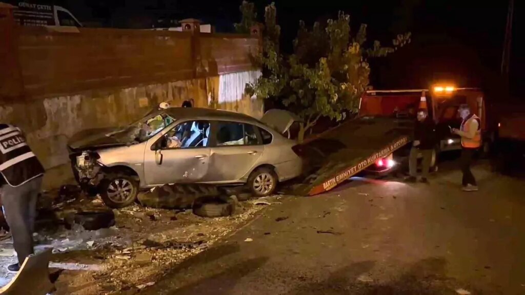 Bartın’da Takla Atan Otomobilin Sürücüsü Kurtarıldı