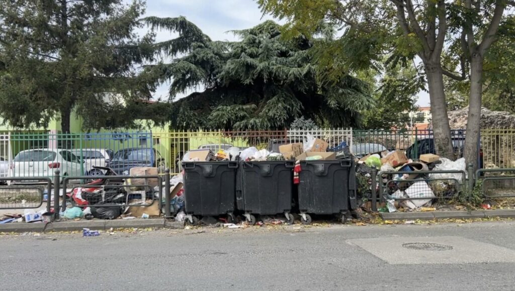 Üsküp’te çöp krizi; Hükümet alarma geçti