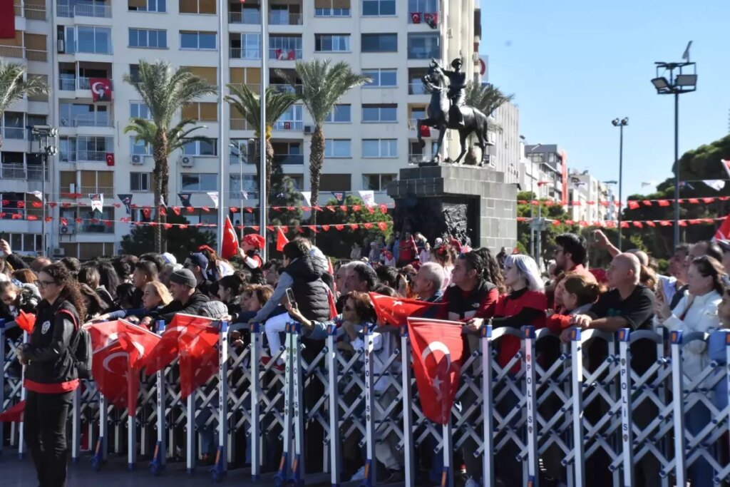 İzmir’de Cumhuriyet Bayramı coşkusu – Haberler