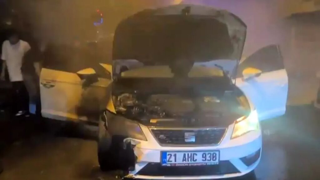 Siirt’te Seyir Halindeki Otomobilde Yangın Çıktı