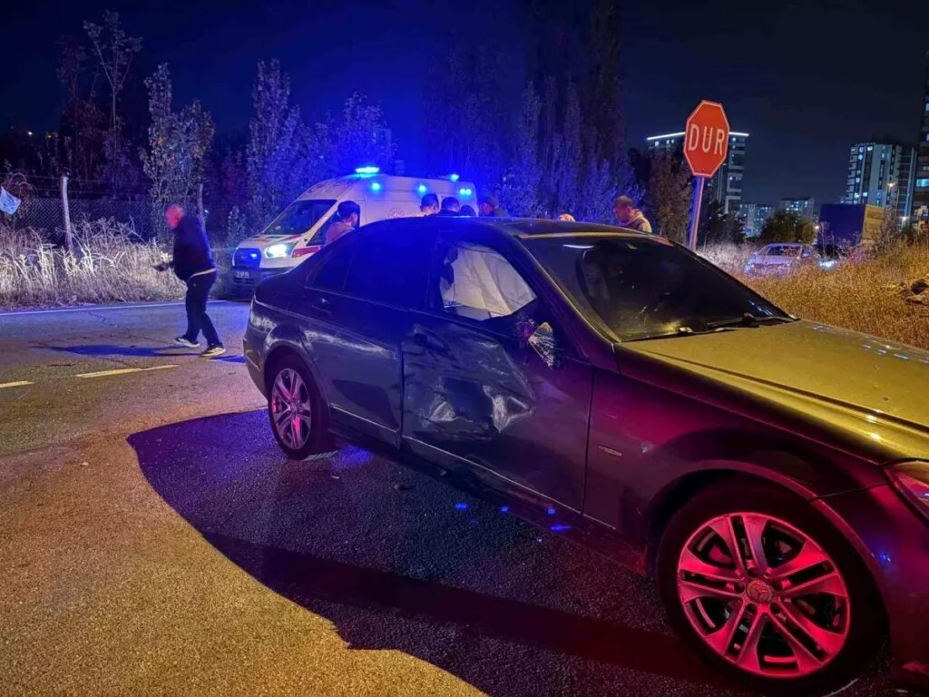 Kayseri’de Motosiklet ve Otomobil Çarpıştı: 4 Yaralı