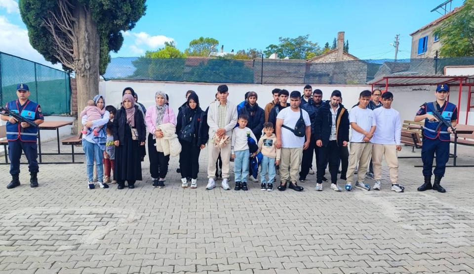 Yunanistan’ın geri ittiği 32 göçmen kurtarıldı