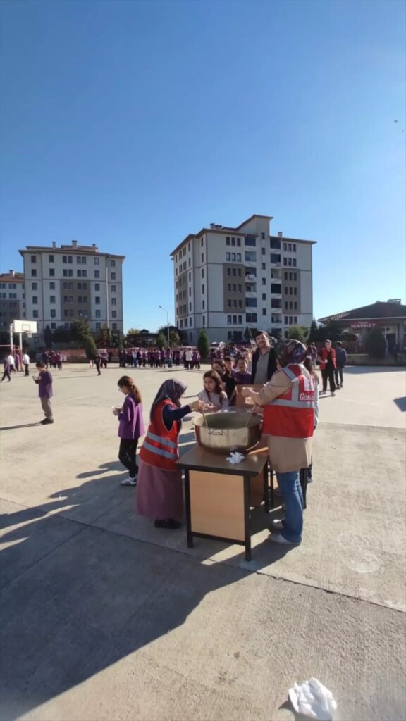 Tekkeköy Adeka Ortaokulu’nda Kızılay Haftası Kutlandı