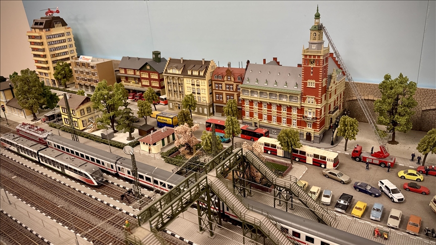 Sofya Merkez Tren Garı’ndaki “küçük tren modeller” gerçek vagonları gölgede bıraktı