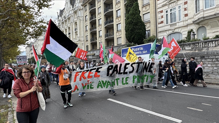 Cenevre’de binlerce kişi, Gazze’deki soykırımın son bulması için yürüdü