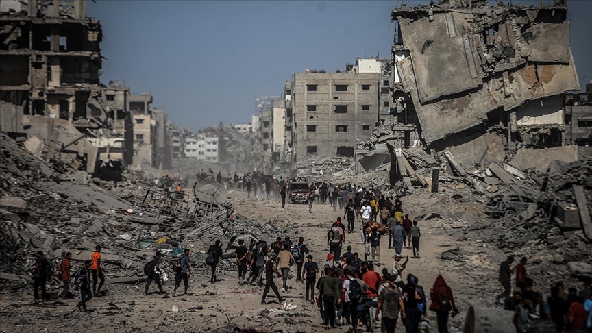 Gazze’de ateşkesin yürürlüğe girmesiyle yüz binlerce Filistinli kuzeyde “enkaz haline gelen” evlerine dönüyor