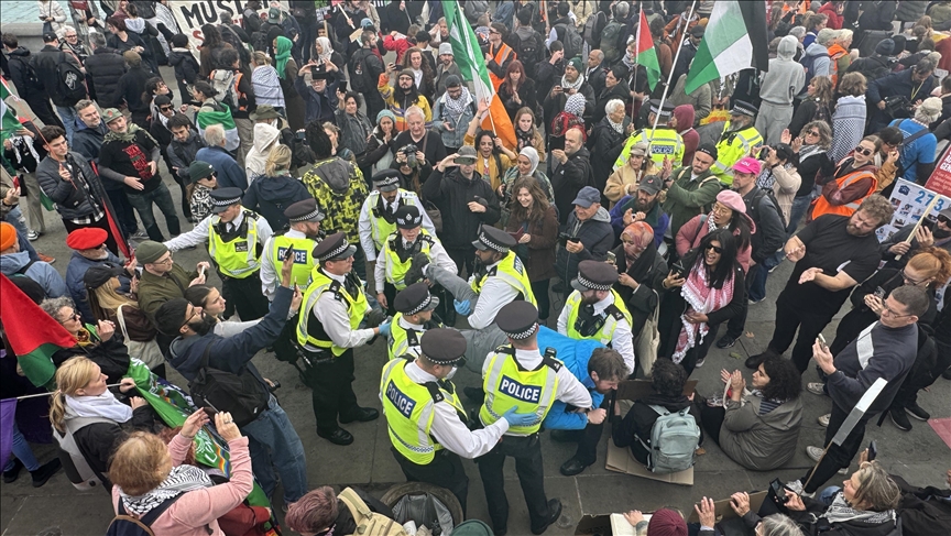 İngiltere’de yasaklı Palestine Action grubuna destek eyleminde 355 kişi gözaltına alındı