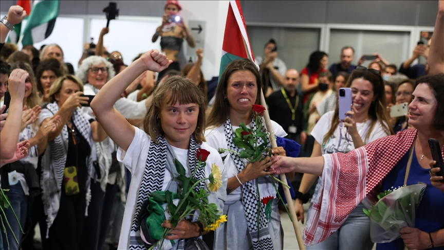 İsveçli aktivist Thunberg’in de aralarında olduğu Küresel Sumud Filosu aktivistleri Yunanistan’a ulaştı