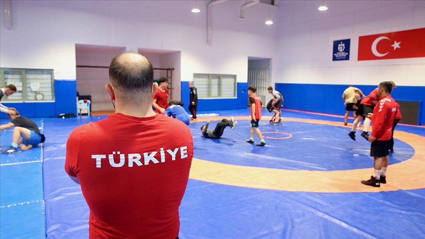 Genç milli güreşçiler, Balkan Şampiyonası’nda “tulum çıkarmak” istiyor