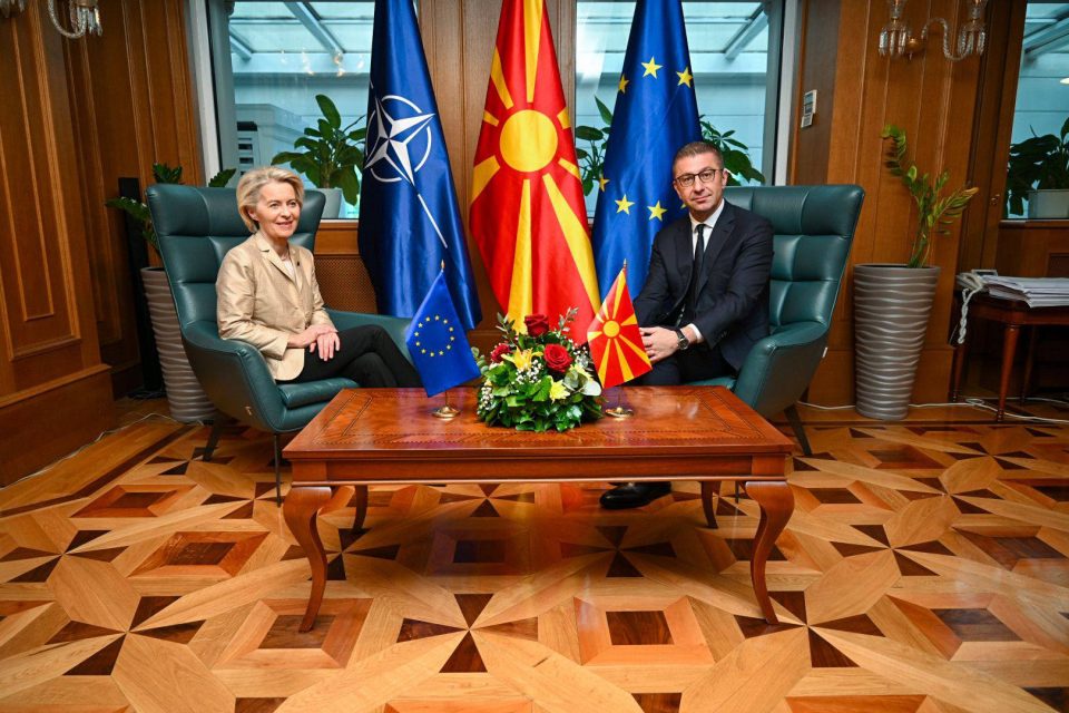 Başbakan Mickoski, AB Komisyonu Başkanı Ursula von der Leyen ile Görüştü