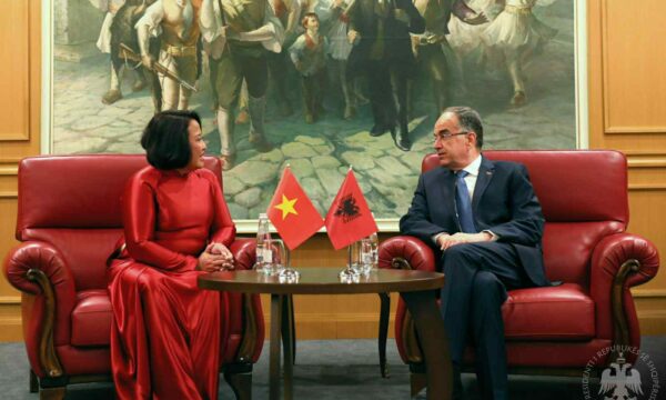 Arnavutluk Cumhurbaşkanı Begaj, Vietnam’dan Kosova’nın bağımsızlığını tanımasını istiyor