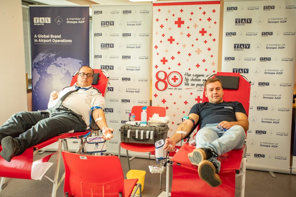 TAV Havalimanları’nda kan bağışı kampanyası: Üsküp Uluslararası Havalimanı çalışanları kan bağışında bulundu