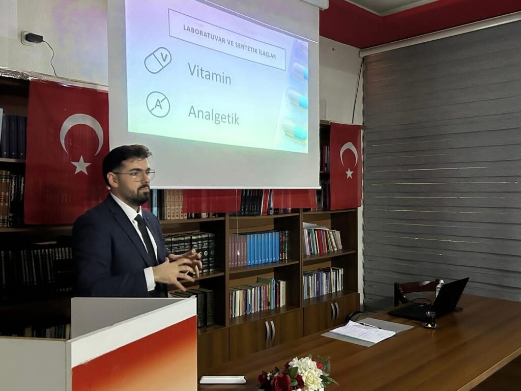 Genç Kalemler’de “İlaç Dost mu Düşman mı?” Konferansı Düzenlendi