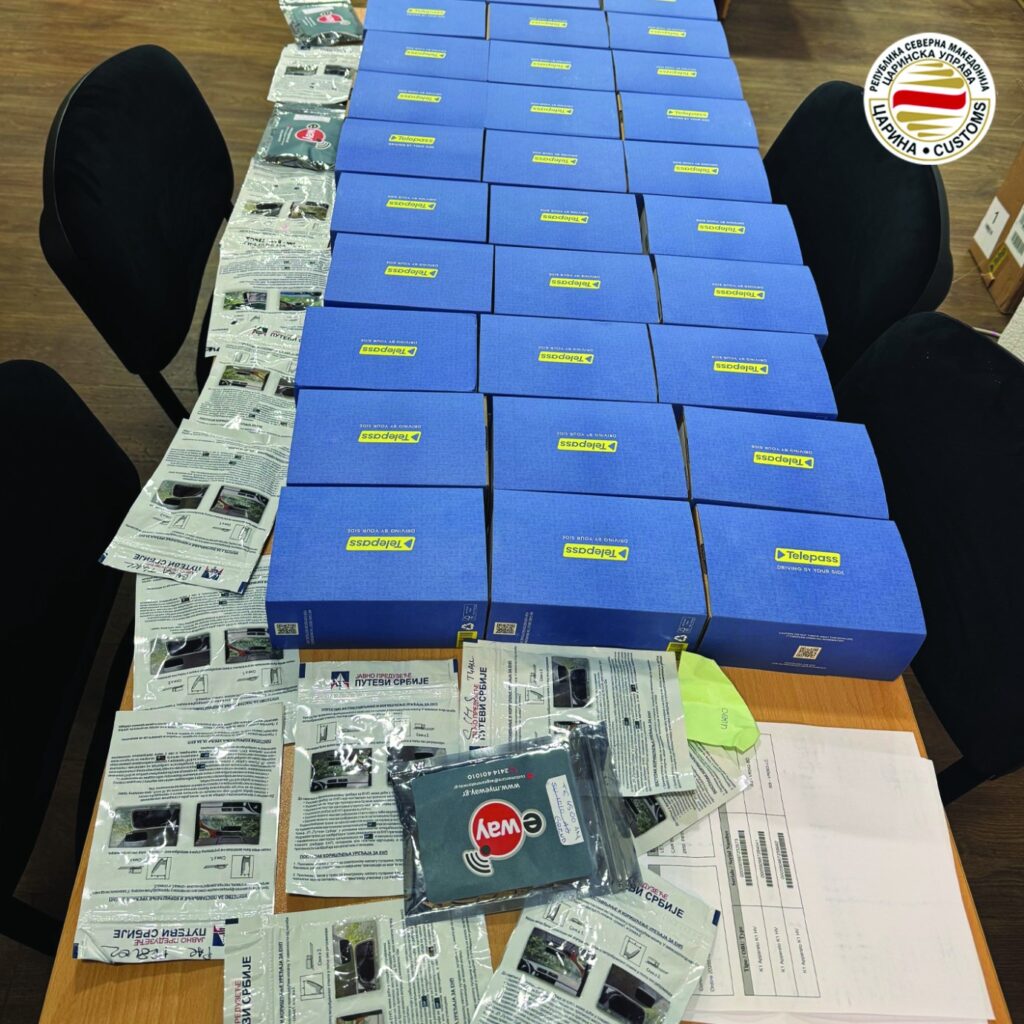 Gümrük İdaresi, fotoğraf makineleri, sigara, uyuşturucu ve sahte ürünler ele geçirdi