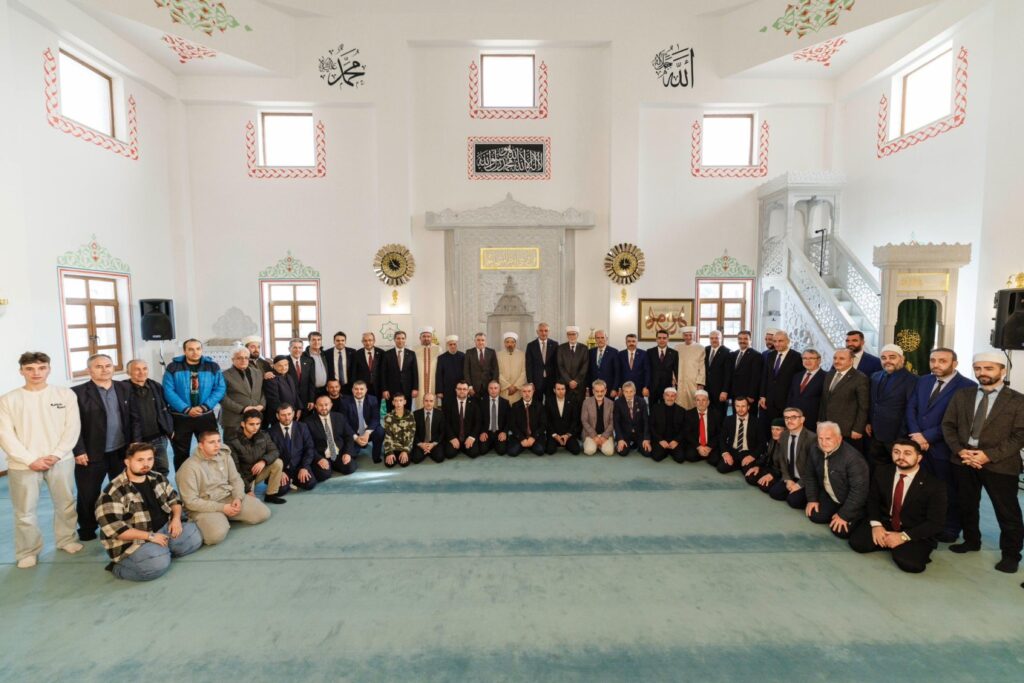 Bulgaristan Kırcaali Yeni Camii dualarla ibadete açıldı