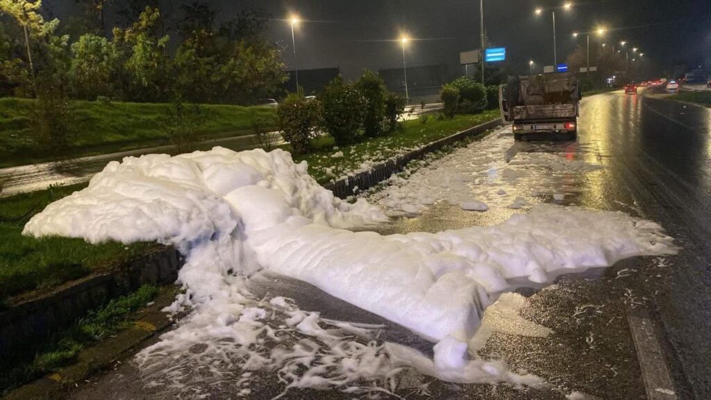 Bulevar “Aleksandar Makedonski”de kimyasal sızıntı paniği: Üsküp Belediyesi ekipleri acilen müdahale etti