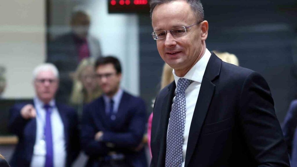 Macaristan Dışişleri Bakanı Szijjarto: “AB, Ukrayna’ya yapılan ödemeleri derhal durdurmalı”