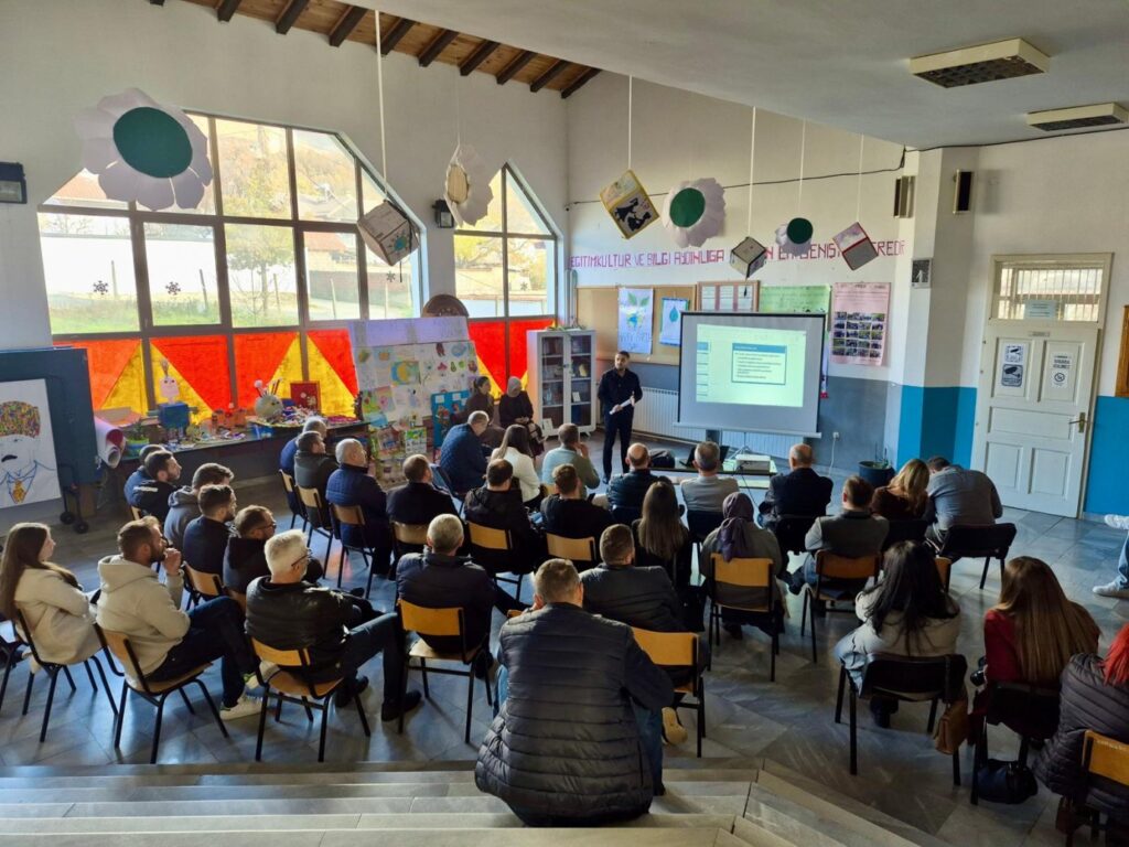 Mustafa Kemal İlköğretim Okulu’nda “İlköğretimde Sosyal ve İnsani Çalışmalar” Eğitimi Düzenlendi