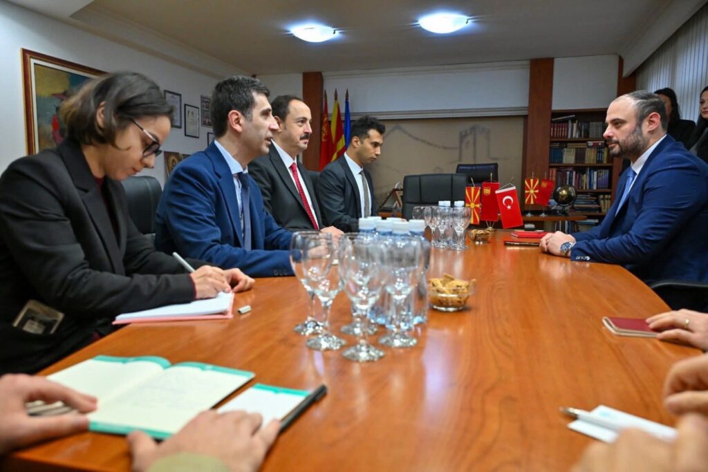 Büyükelçi Ulusoy’dan Üsküp Büyükşehir Belediye Başkanı Gjorgjievski’ye nezaket ziyareti