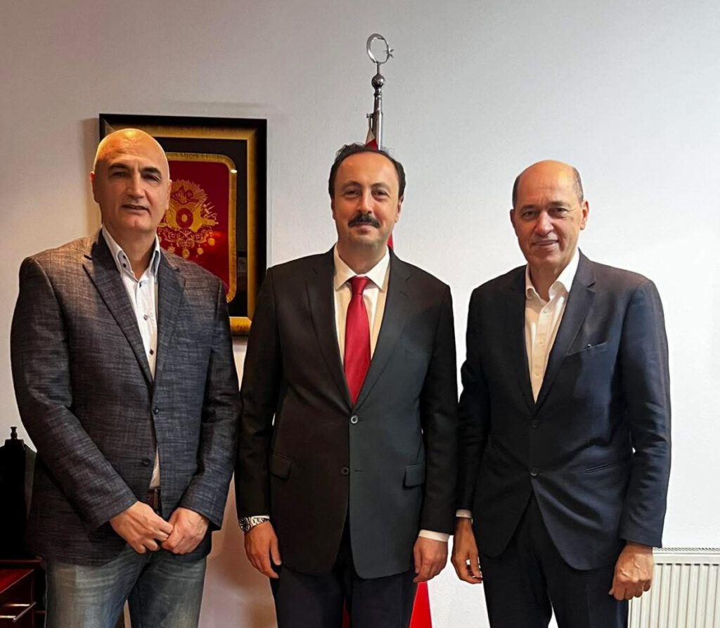 Büyükelçi Ulusoy, Turgay Demirel ve Petar Naumoski ile Görüştü