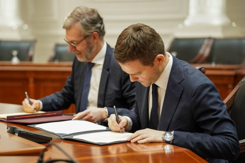 Kuzey Makedonya ile Avrupa Yatırım Bankası Ekonomik Büyüme ve AB Entegrasyonu İçin Anlaşma İmzaladı