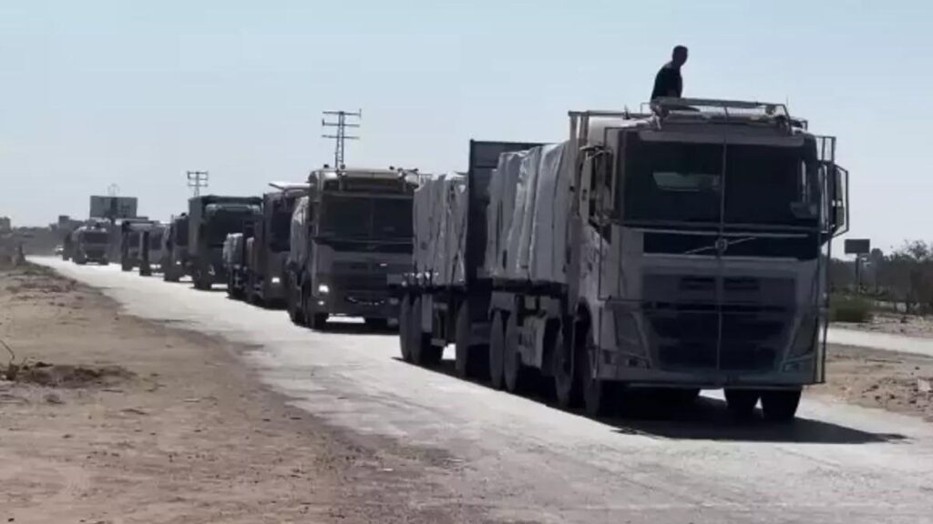 Gazze’ye kısıtlı sayıdaki insani yardım yüklü tırın girişi devam ediyor