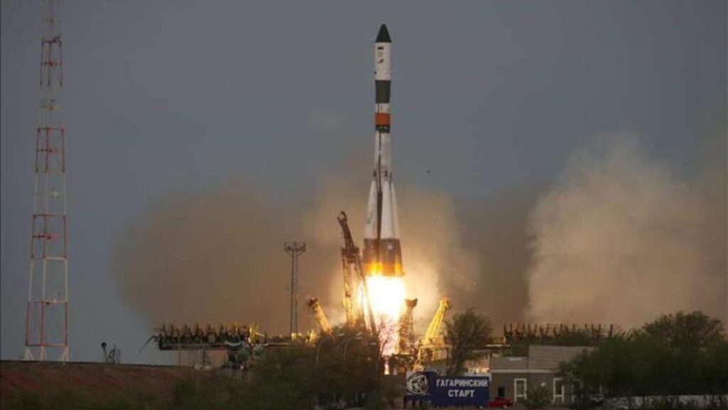 Hindistan “4 bin 400 kilogramlık en ağır haberleşme uydusunu” fırlattı