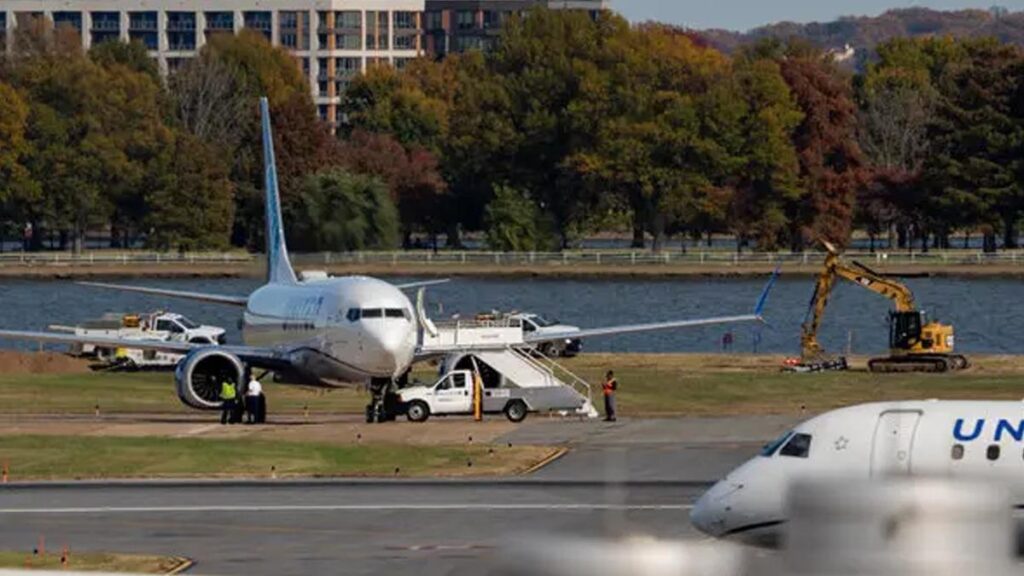 ABD’de bir yolcu uçağına bomba ihbarı yapıldı, uçuşlar bir süre durduruldu