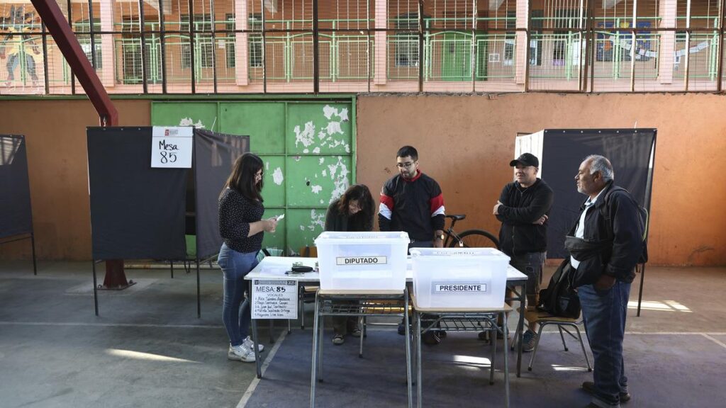 Şili’de devlet başkanı seçimi için oy kullanma işlemi başladı