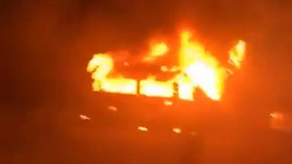 İsrailliler, Batı Şeria’da çok sayıda araç ve evi ateşe verdi