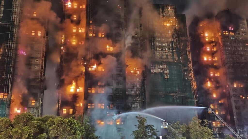 Hong Kong’da gökdelenlerde yangın felaketi! Can kaybı 36’ya yükseldi, 279 kişi kayıp