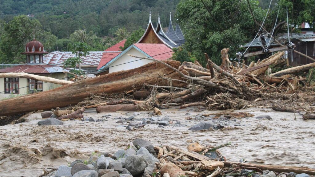 Endonezya’da şiddetli yağış! Ölenlerin sayısı 79’a yükseldi