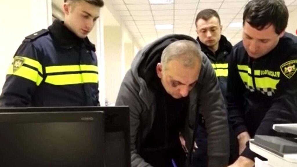 Gürcistan’da muhalefet lideri Elisaşvili, mahkeme binasını kundaklama girişiminden gözaltına alındı